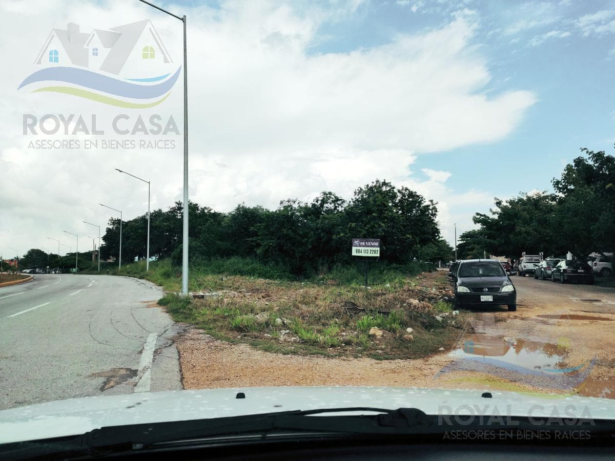 LAND FOR SALE: 2,456 M2 IN PLAYA DEL CARMEN, WITH TITLE DEED