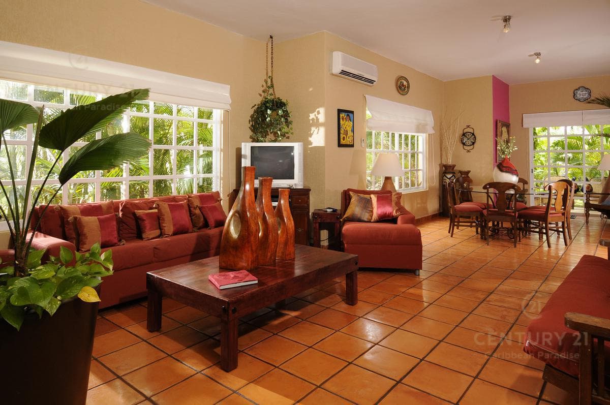 6-Bedroom House for Sale in Playa Paraiso, Playa del Carmen | With Solar Panels | P3287