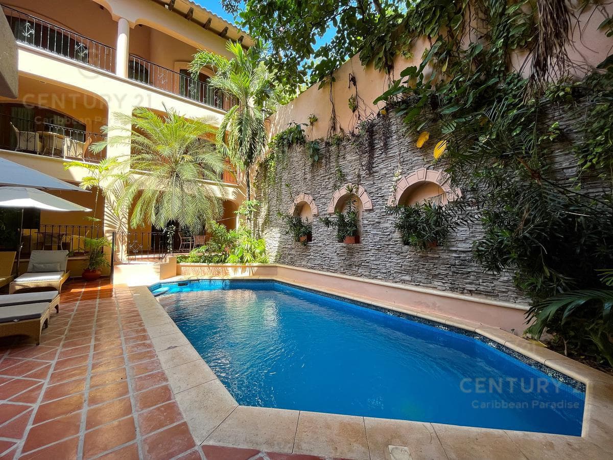 Hermoso Condominio en Venta de 1 Hab Amueblada en Playa del Carmen Centro P3890