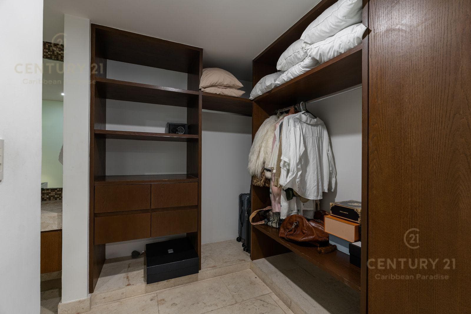 Apartment for Sale in the ANAH Condominium, Playa del Carmen C3820