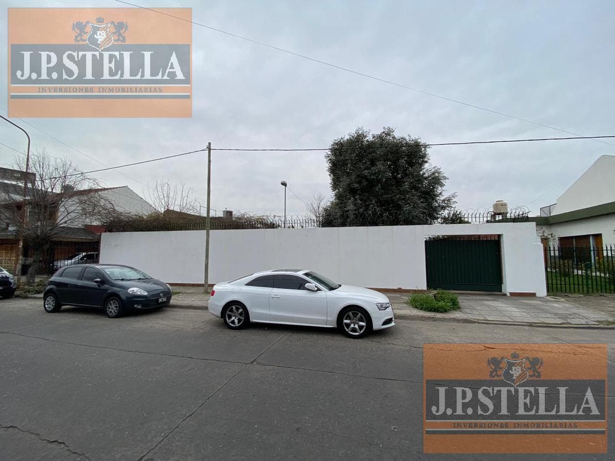 Casa 4 Amb en Fracción de 1724 m² salida a 2 calles - Ideal Constructor - San Justo