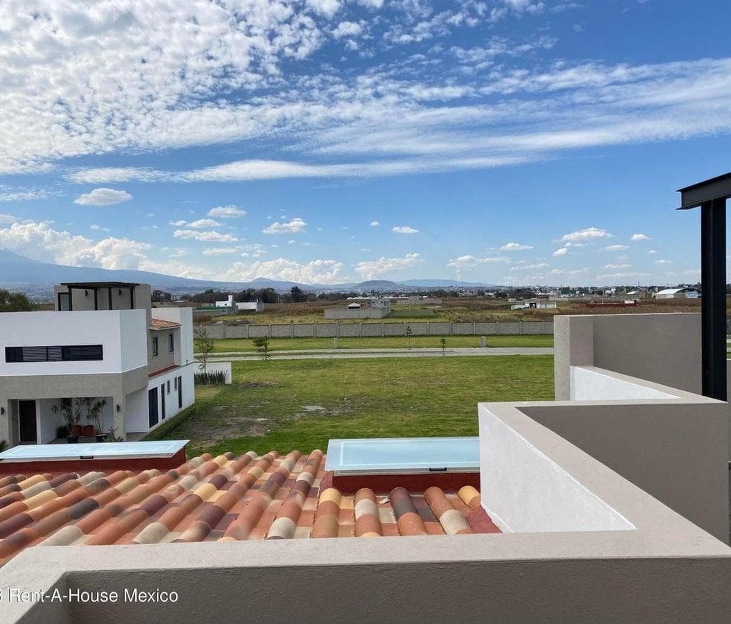 House for Sale in Metepec, Llano Grande, GIS 26-2983