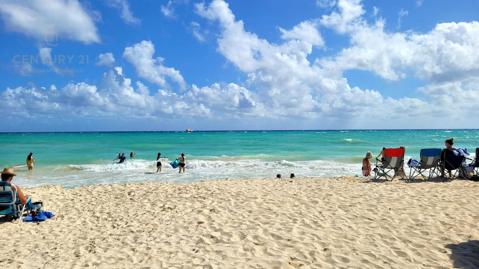 Beautiful 3-Bedroom House with 2 Studios in Playacar Phase I