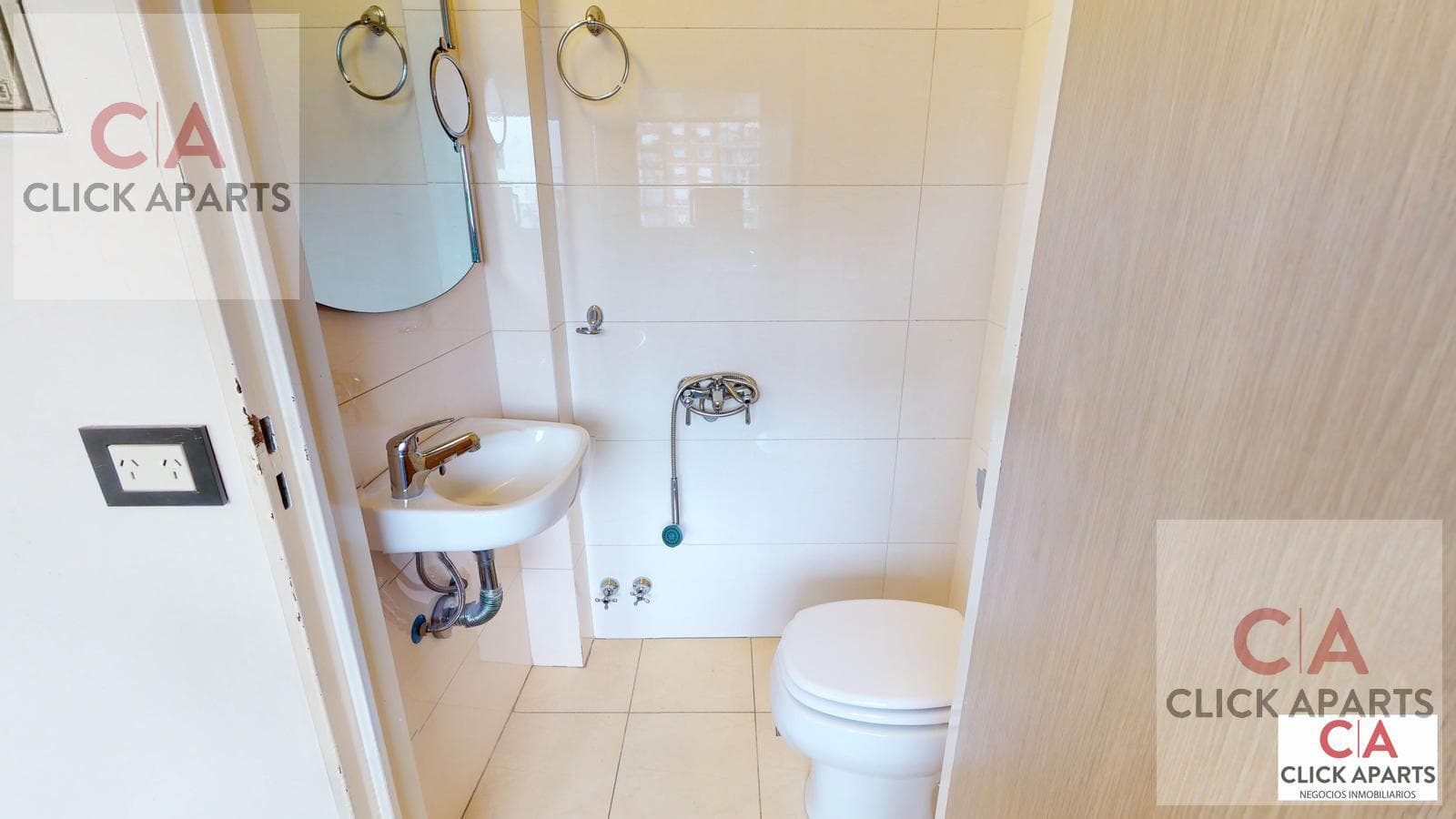 FOR SALE - 6-ROOM UPPER-FLOOR APARTMENT - WILL ACCEPT APARTMENTS OR LAND AS PART OF PAYMENT - CABALLITO