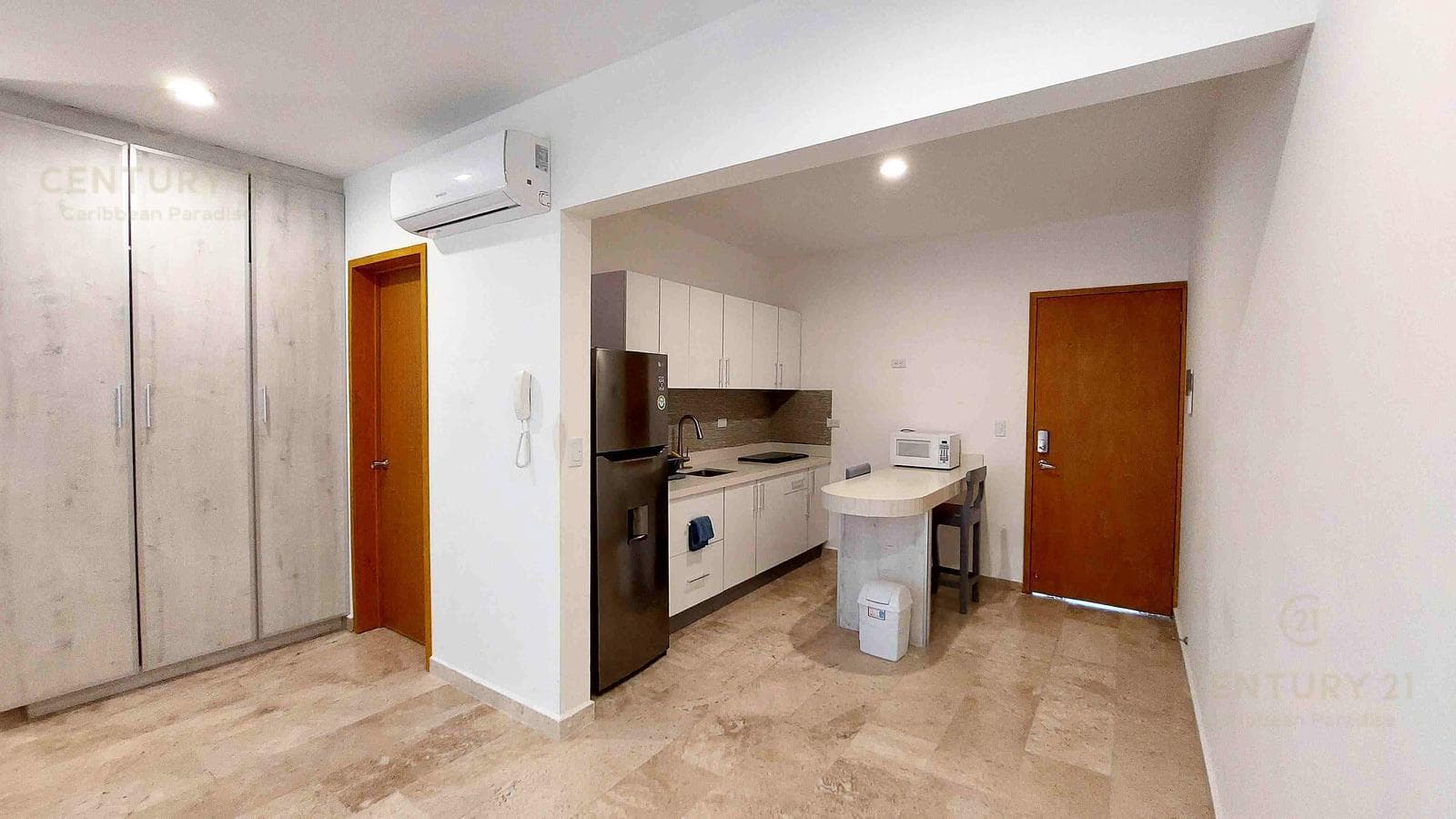 Estudio en venta listo para rentar a 1 cuadra de 5ta ave Playa del Carmen P4015