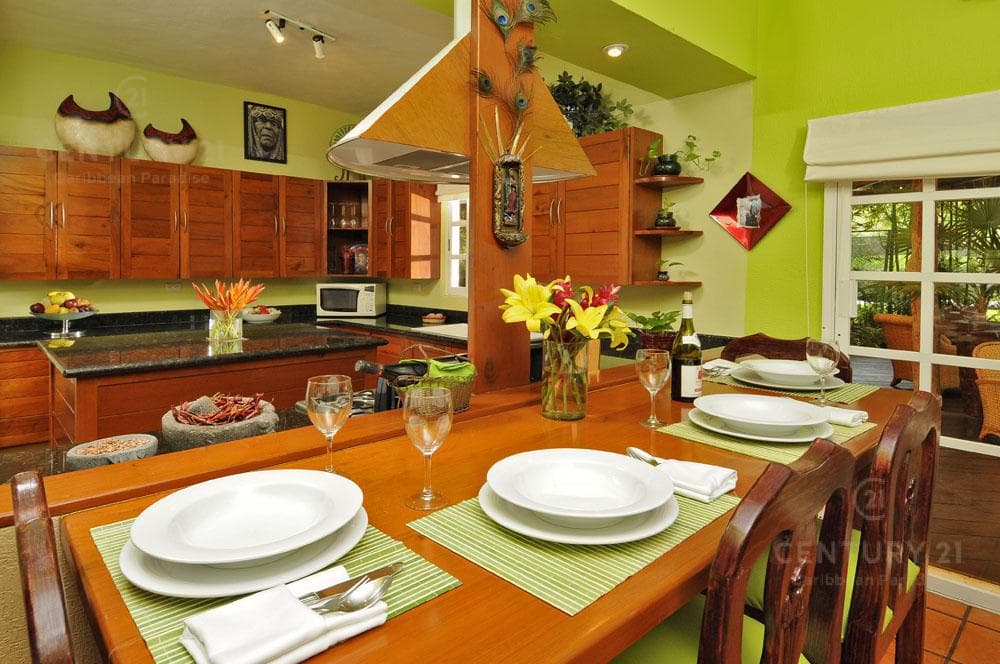 6-Bedroom House for Sale in Playa Paraiso, Playa del Carmen | With Solar Panels | P3287