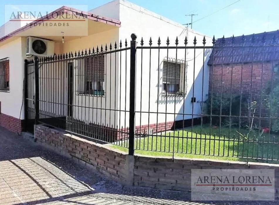 3-room house, garage, spacious yard - Morón