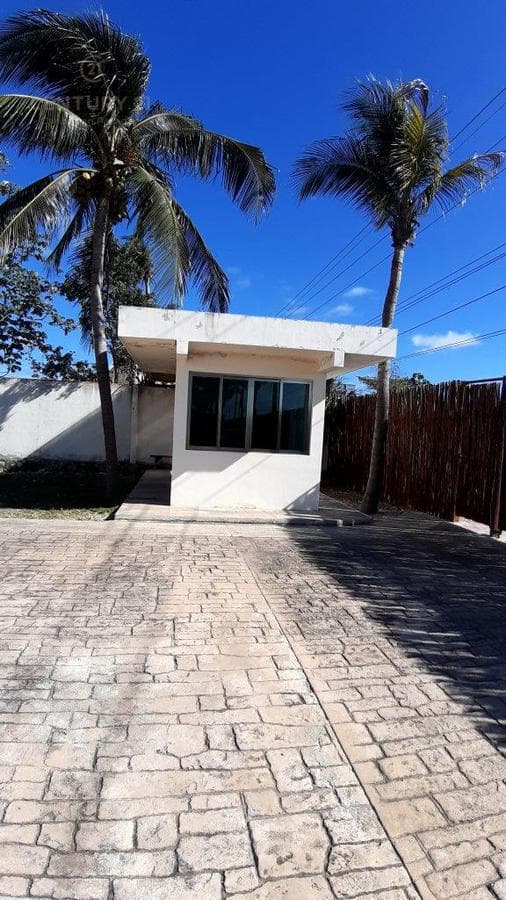 TERRENO CON 2 LOCALES/BODEGAS EN VENTA EN LA CARRETERA EN TULUM P3404