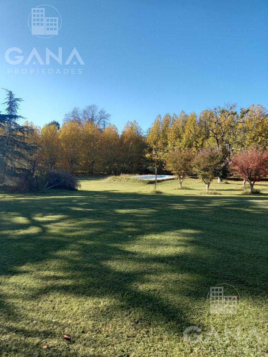 For Sale in OLIVEROS: IMPRESSIVE 3-BEDROOM PROPERTY WITH SWIMMING POOL AND 2-CAR GARAGE