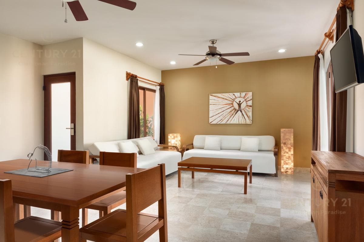 Lujoso Condominio en Venta 3 Hab en 5ta Avenida Playa del Carmen P3892