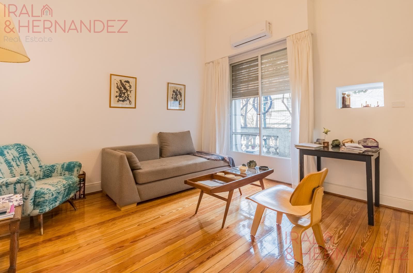 Stunning townhouse for sale in Nuñez with a terrace