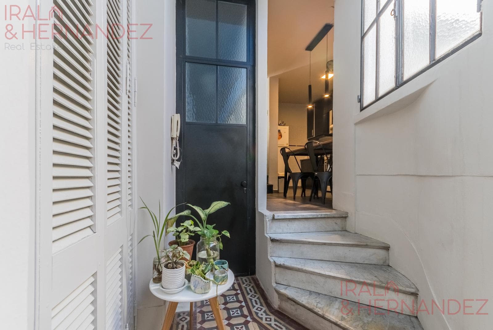 Stunning townhouse for sale in Nuñez with a terrace