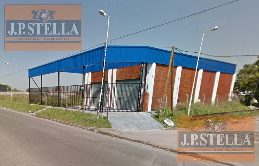 Galpón Comercial en esquina con 290 m² Edif. s/ Lote de 380 m² - Moron