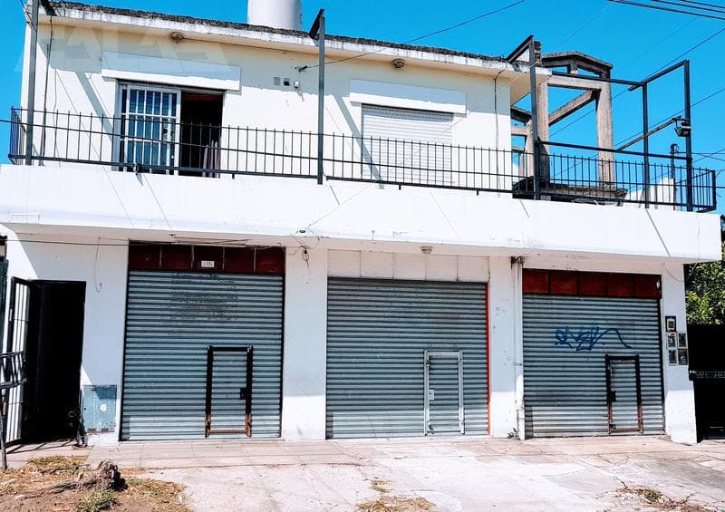 3-room apartment for rent on the first floor (access via stairs) — Ituzaingó