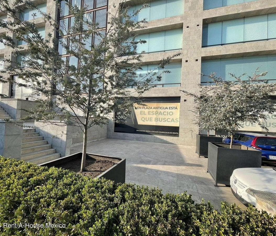 Commercial Space for Rent in Hacienda de Valle Escondido GIS 26-3094