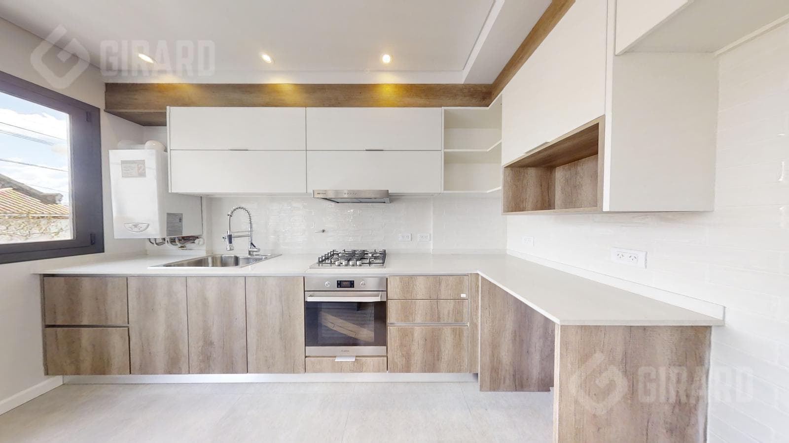 Apartment for sale, 4-room apartment with garage, Guemes area. Qualifies for a loan