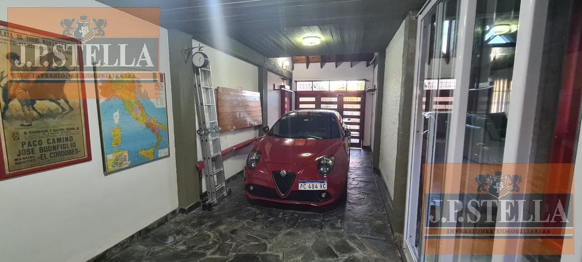 Chalet 4 Amb. 250 m² Cub. c/Garage para 2 autos y Pileta de Natación - Villa Luzuriaga