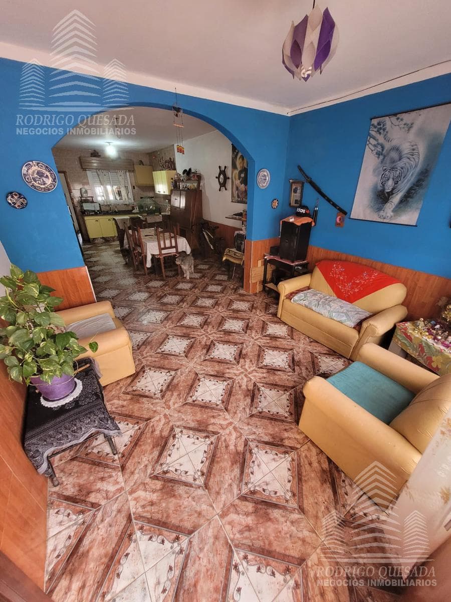 Cozy house with a 3-room apartment