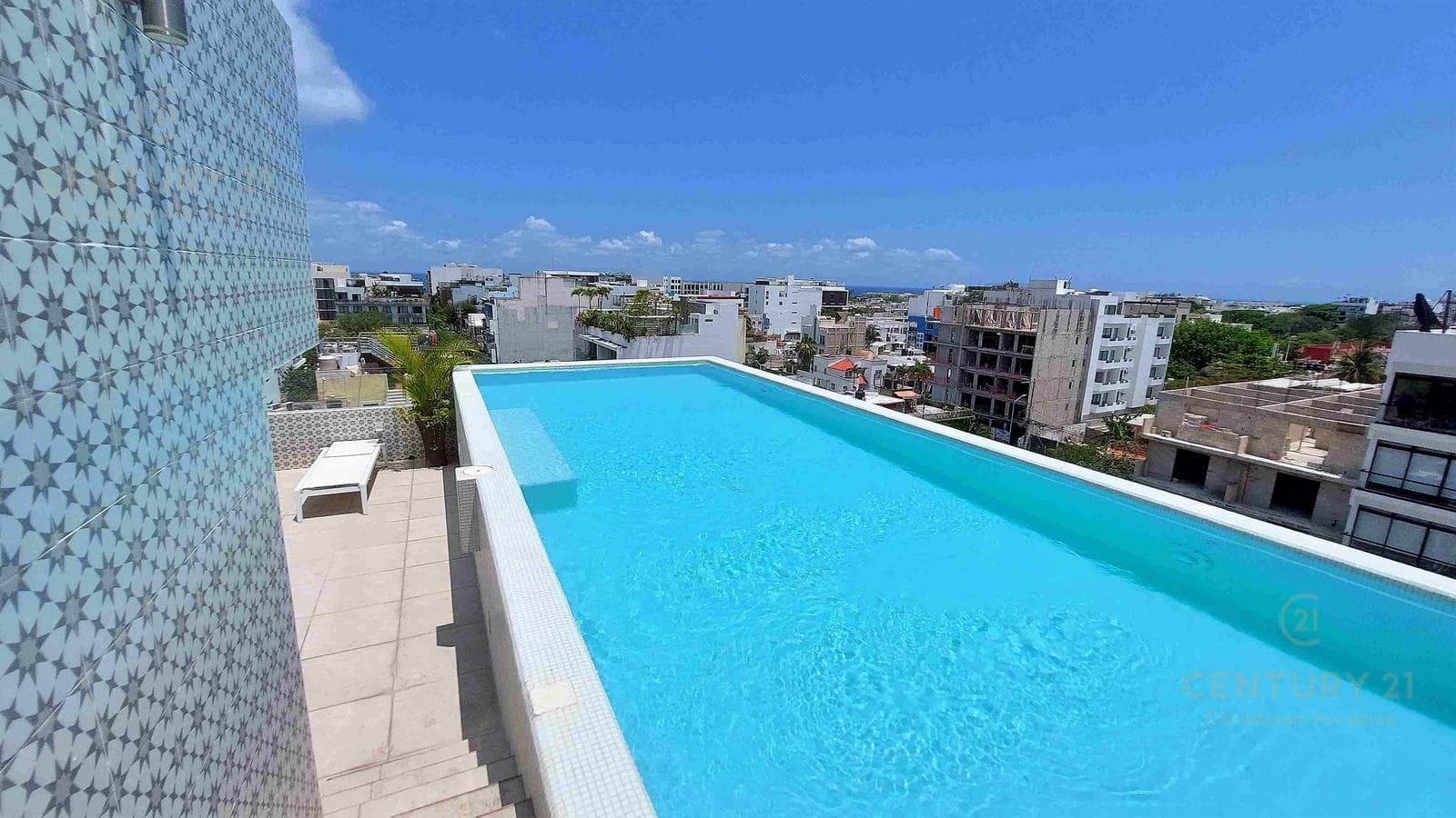 Studio for sale, ready to rent, 1 block from 5th Avenue in Playa del Carmen P4015