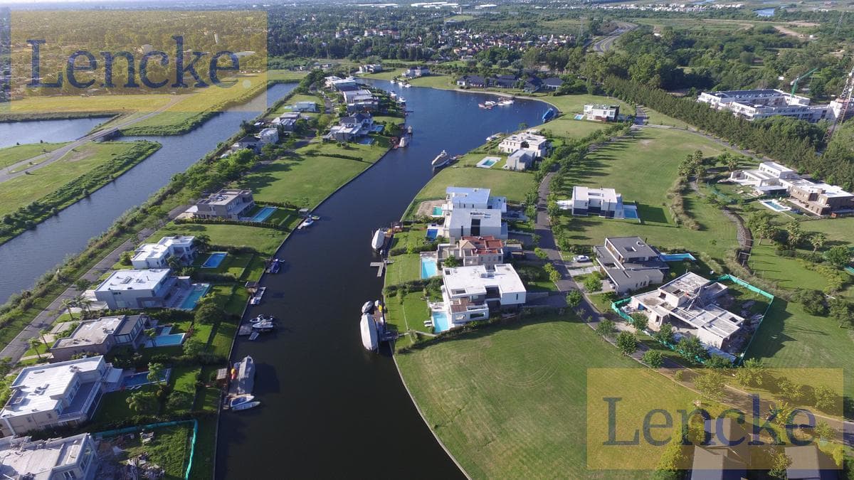 Lencke is selling—the BEST lot from Albanueva! A once-in-a-lifetime opportunity!