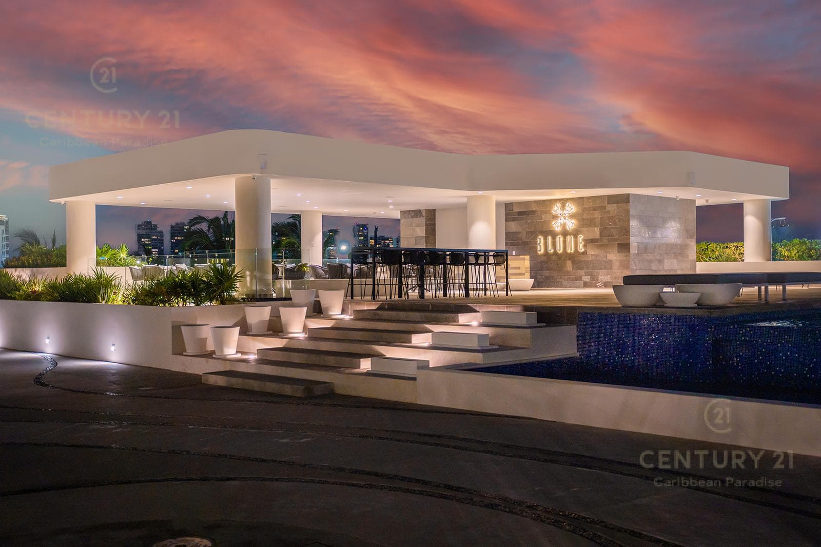 Luxury Condo for Sale in Puerto Cancún C3784