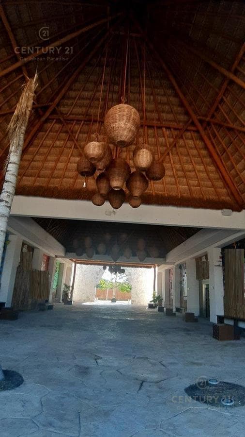 TERRENO CON 2 LOCALES/BODEGAS EN VENTA EN LA CARRETERA EN TULUM P3404