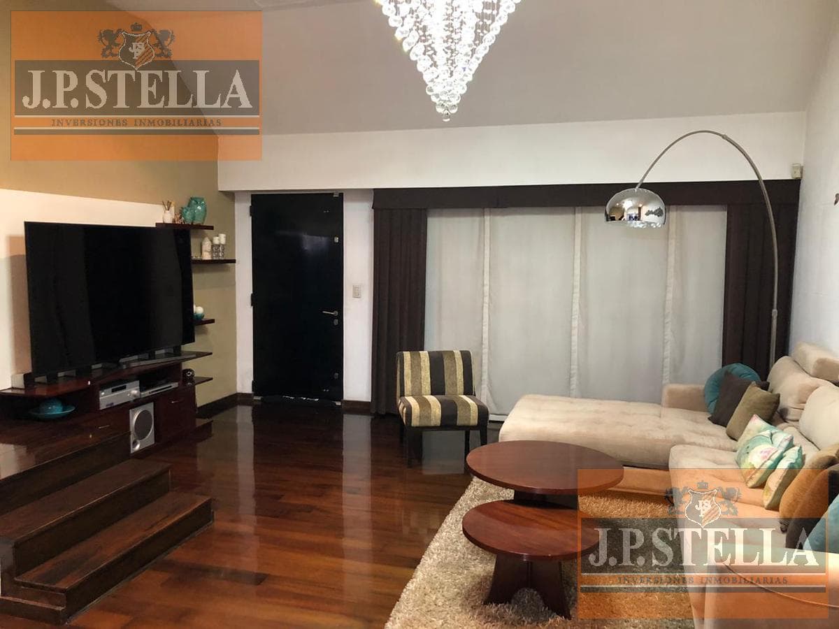 EXCELENTE CHALET 4 Amb c/ Cochera Varios Autos y Pileta de Natacion - S.Justo (Ctro)
