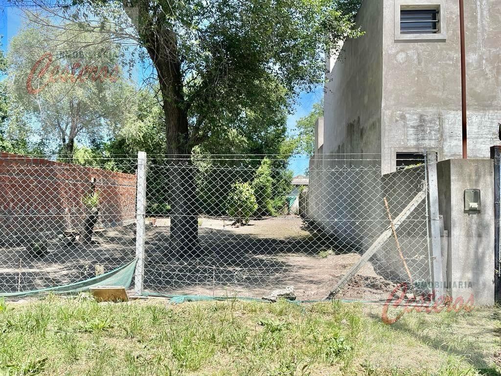 2 lots on Juan XXIII between La Rioja and Entre Ríos.