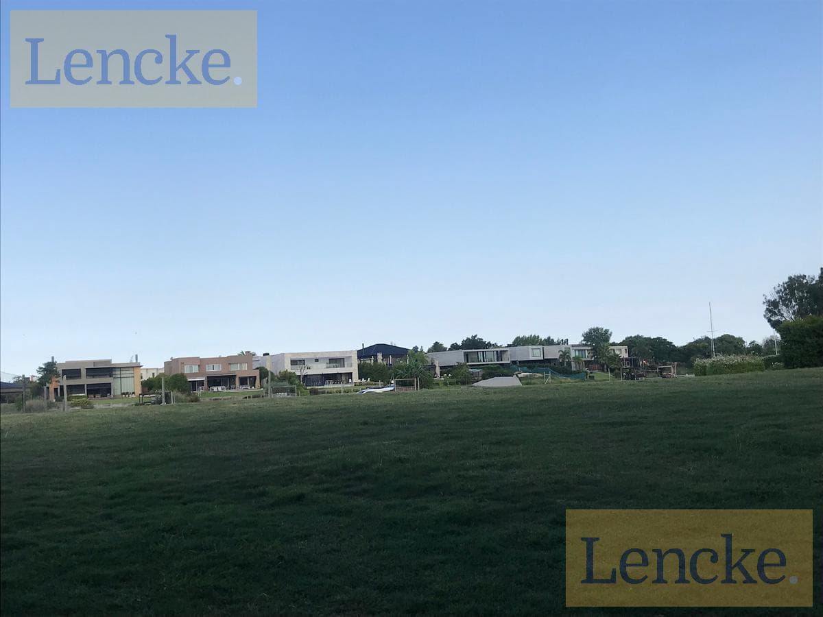 Lencke Vende - A very nice lot in Albanueva across from the river with excellent views and a boat slip