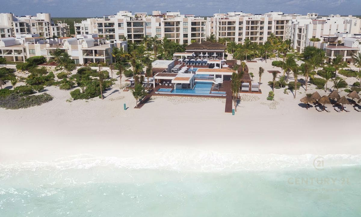 En Venta Departamento en Cancún con acceso a la playa C3085