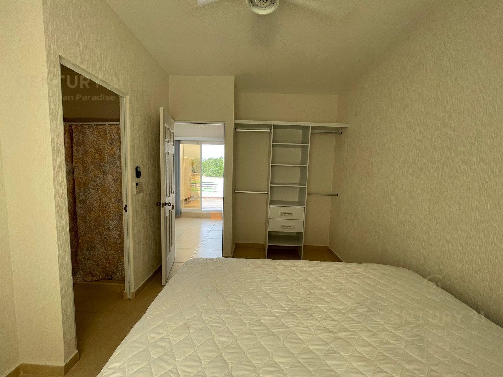 Casa en Renta sin Muebles Tres Recamaras, 3.5 Baños Fracc. Frontemare Playa del Carmen P4026