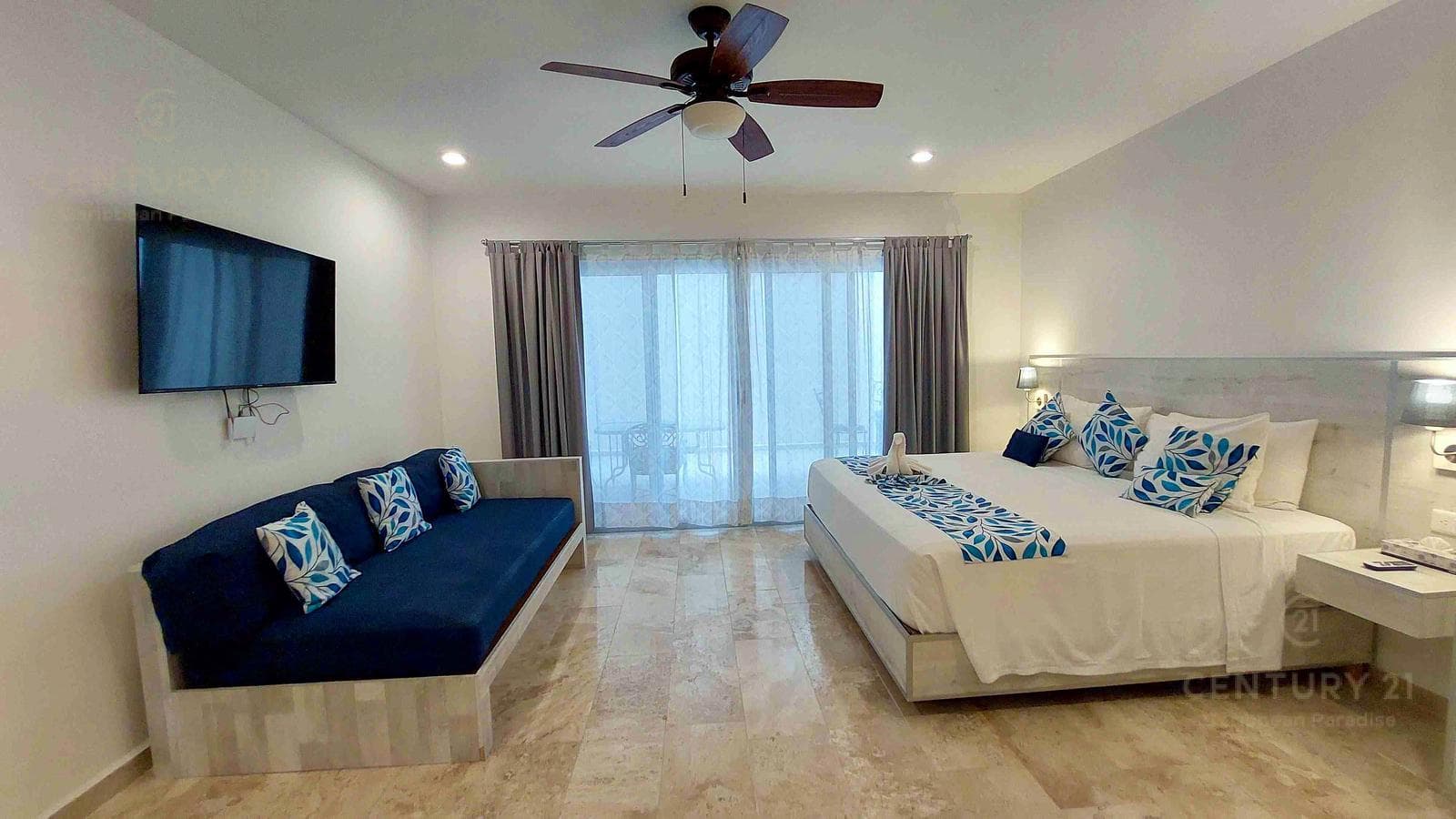 Studio for sale, ready to rent, 1 block from 5th Avenue in Playa del Carmen P4015