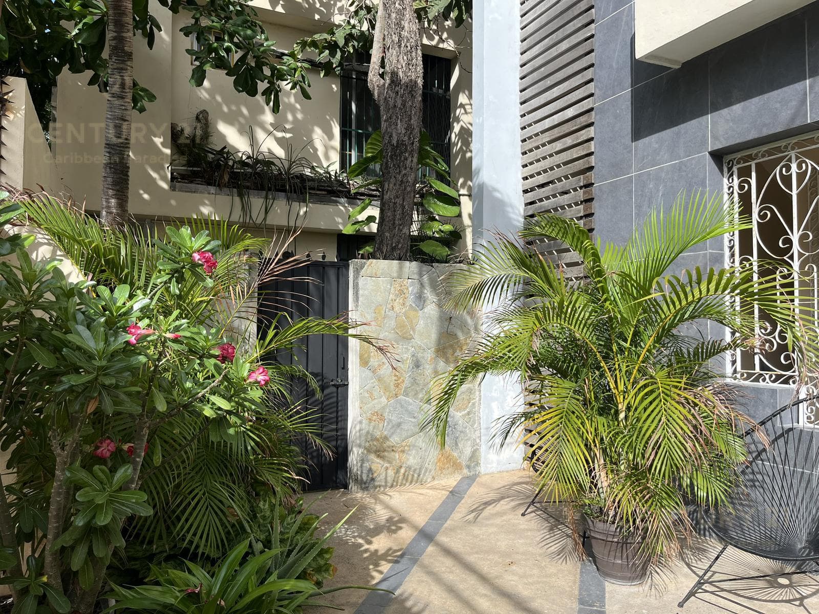 2-bedroom, 3-bathroom apartment in downtown Playa del Carmen P4206