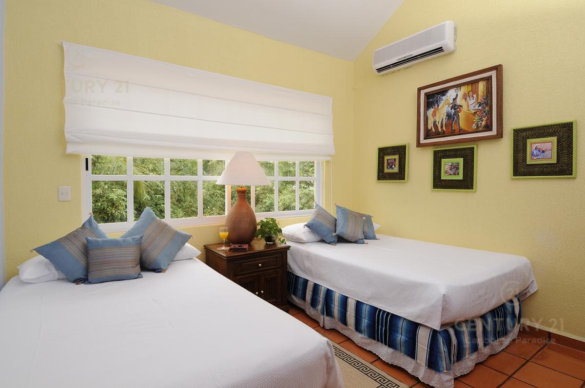 6-Bedroom House for Sale in Playa Paraiso, Playa del Carmen | With Solar Panels | P3287