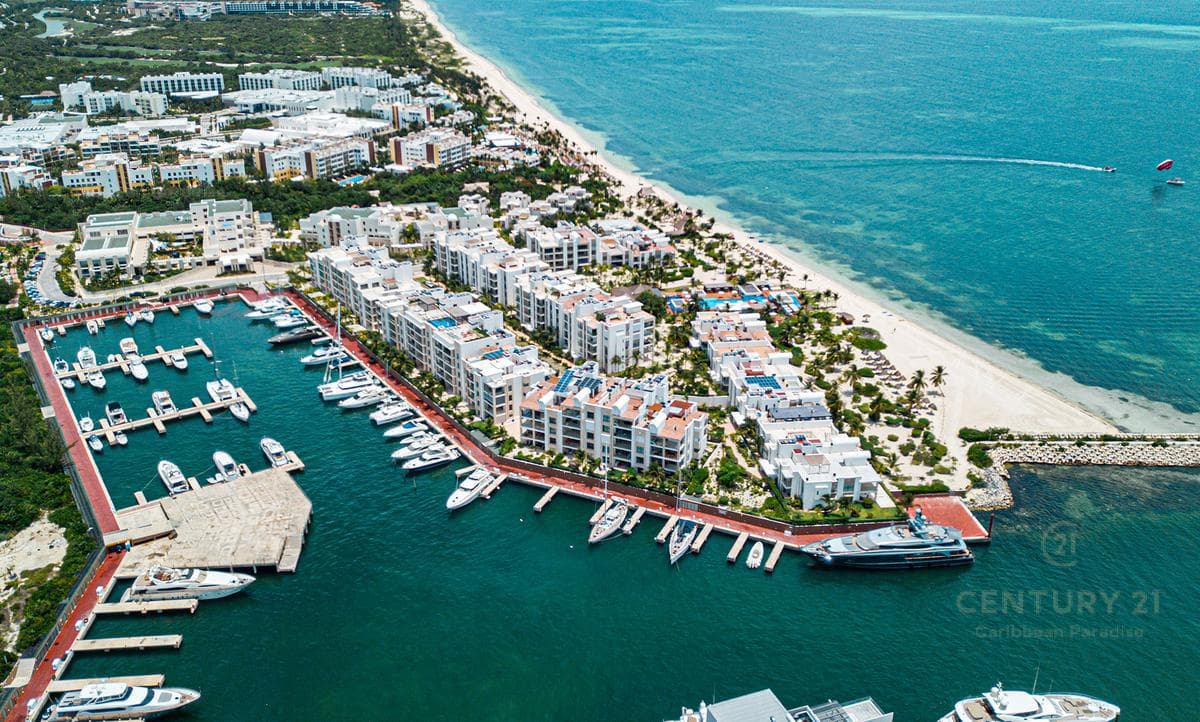 En Venta Departamento en Cancún con acceso a la playa C3085