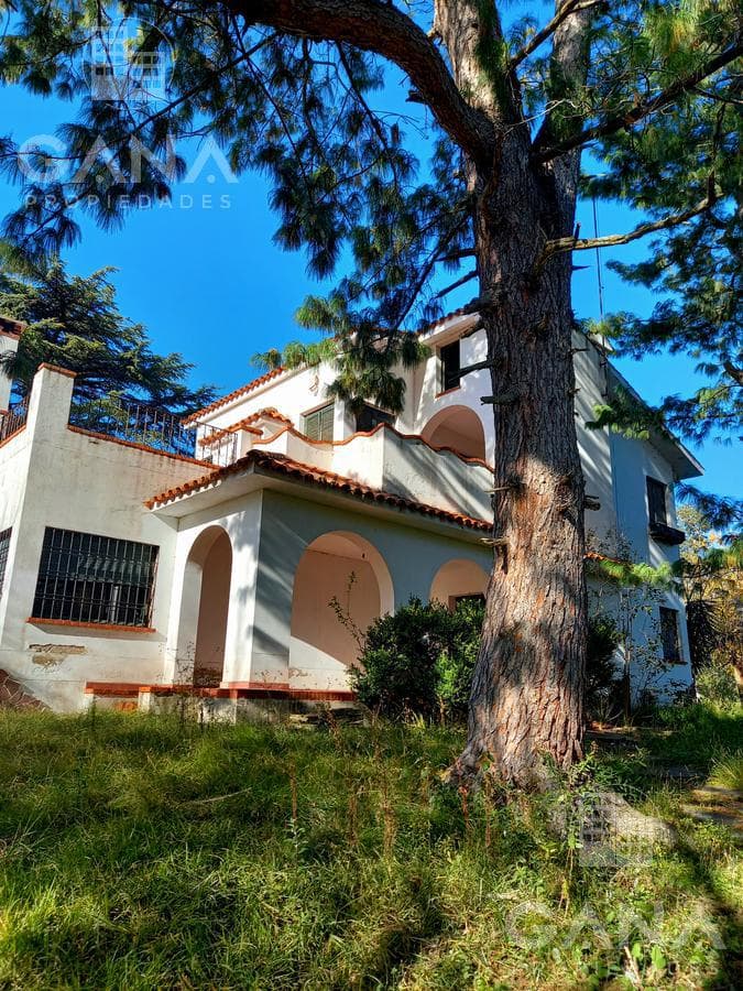 For Sale in OLIVEROS: IMPRESSIVE 3-BEDROOM PROPERTY WITH SWIMMING POOL AND 2-CAR GARAGE