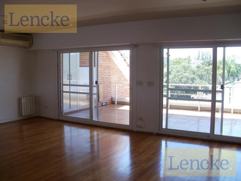 For sale: excellent house in Bahía del Sol, with 3 bedrooms, a playroom, a boat slip, and 2 garage spaces