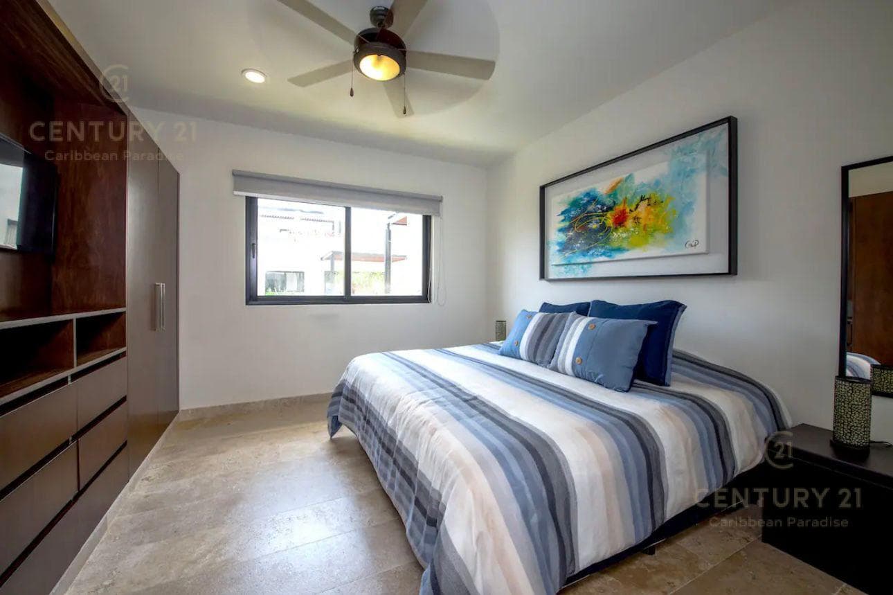 Beautiful, Fully Furnished 1-Bedroom Penthouse for Sale in a Prime Location in Playa del Carmen P418