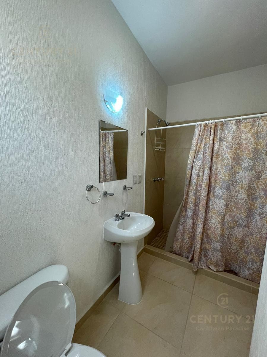 Casa en Renta sin Muebles Tres Recamaras, 3.5 Baños Fracc. Frontemare Playa del Carmen P4026