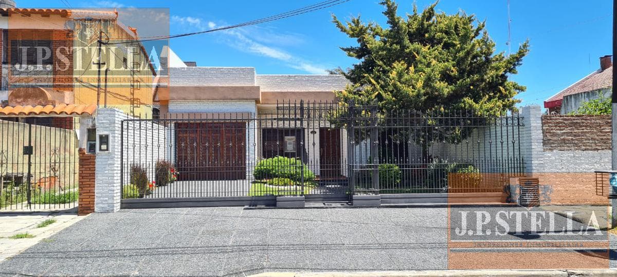 Casa 3 Ambientes 180 m² - Garage 3 Autos - Quincho - San Justo
