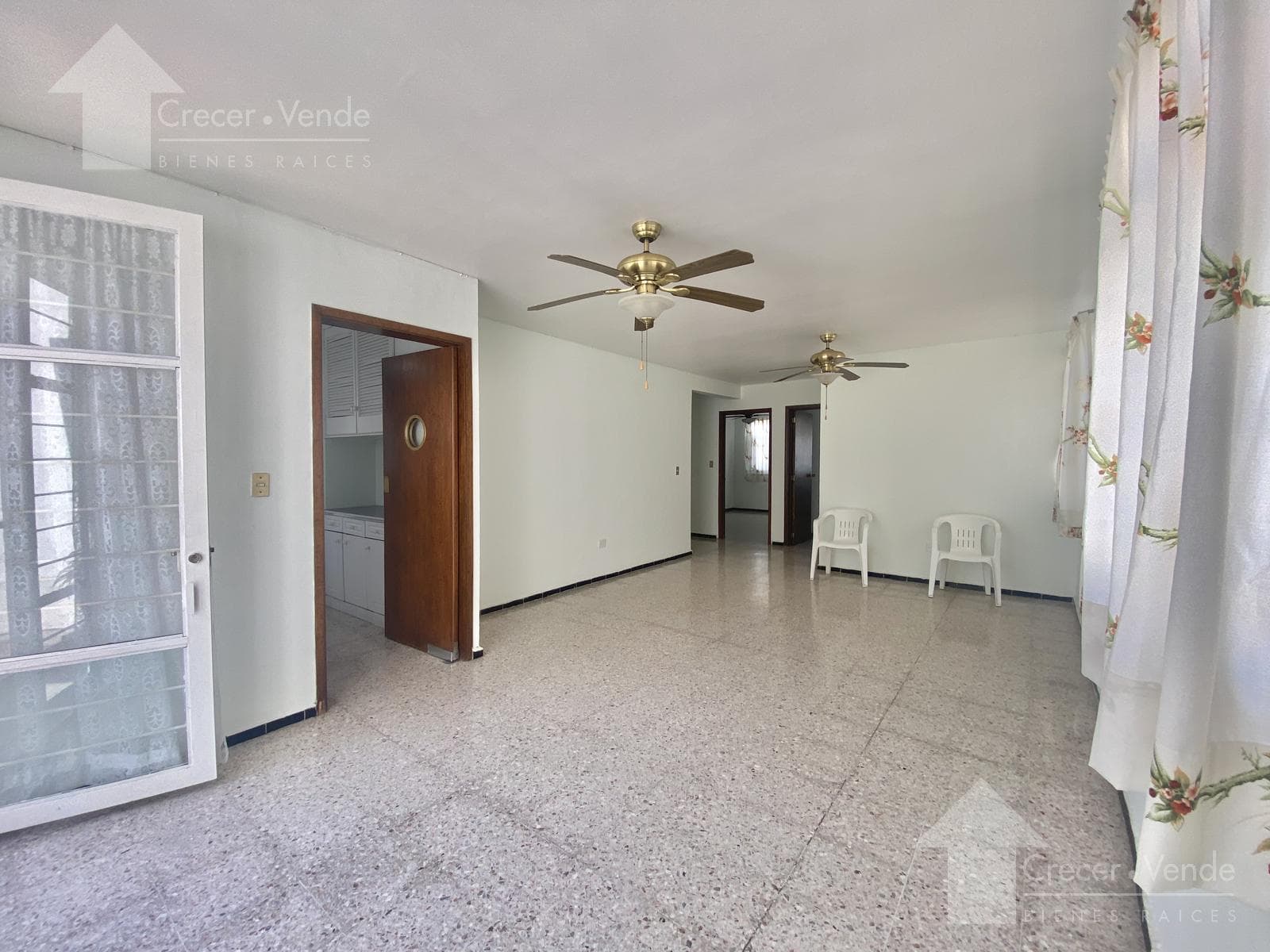 Corner house with 2 separate units, Flores Magón neighborhood, Galerías Cuernavaca area