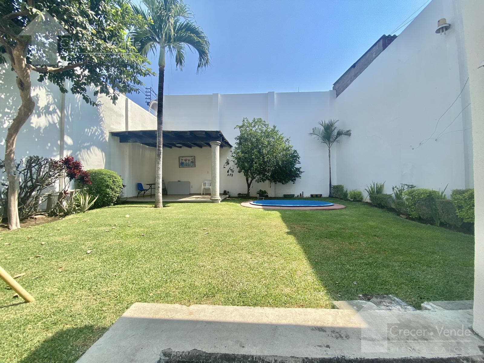 Corner house with 2 separate units, Flores Magón neighborhood, Galerías Cuernavaca area