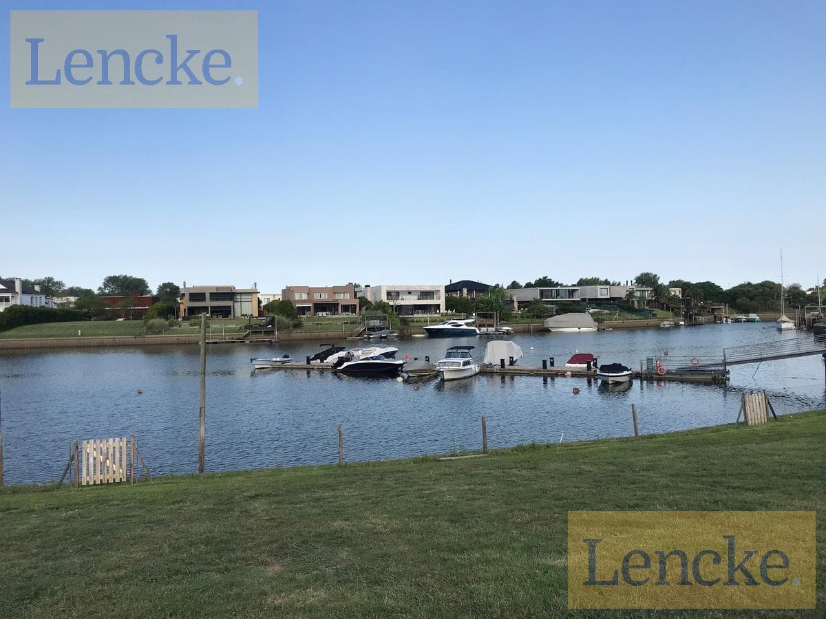 Lencke Vende - A very nice lot in Albanueva across from the river with excellent views and a boat slip