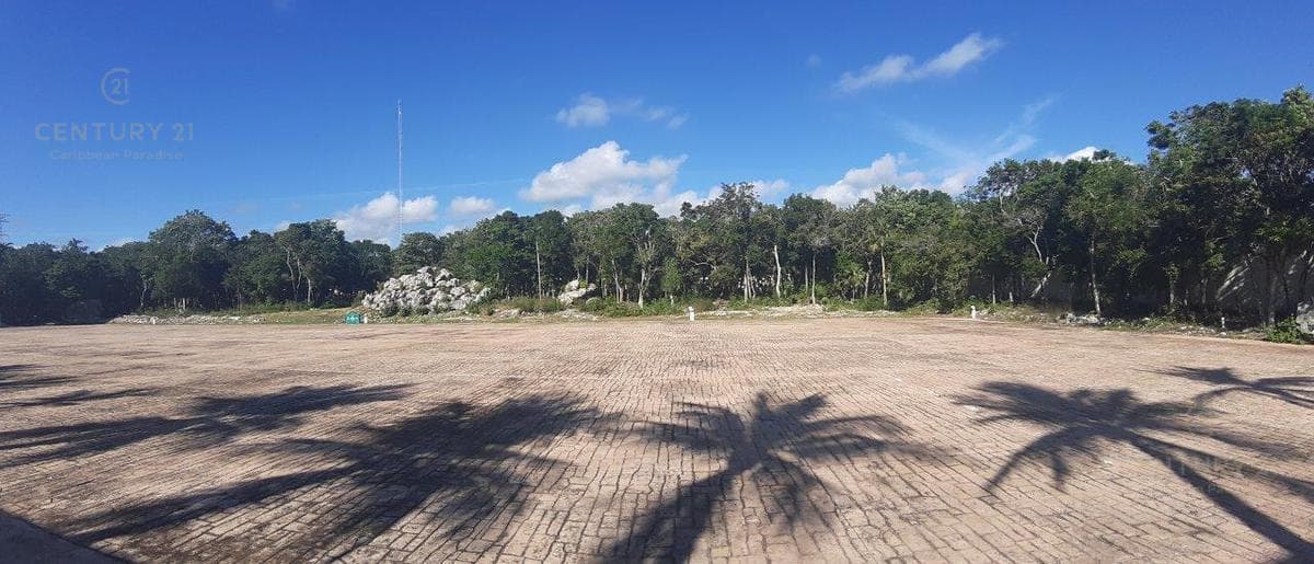 TERRENO CON 2 LOCALES/BODEGAS EN VENTA EN LA CARRETERA EN TULUM P3404