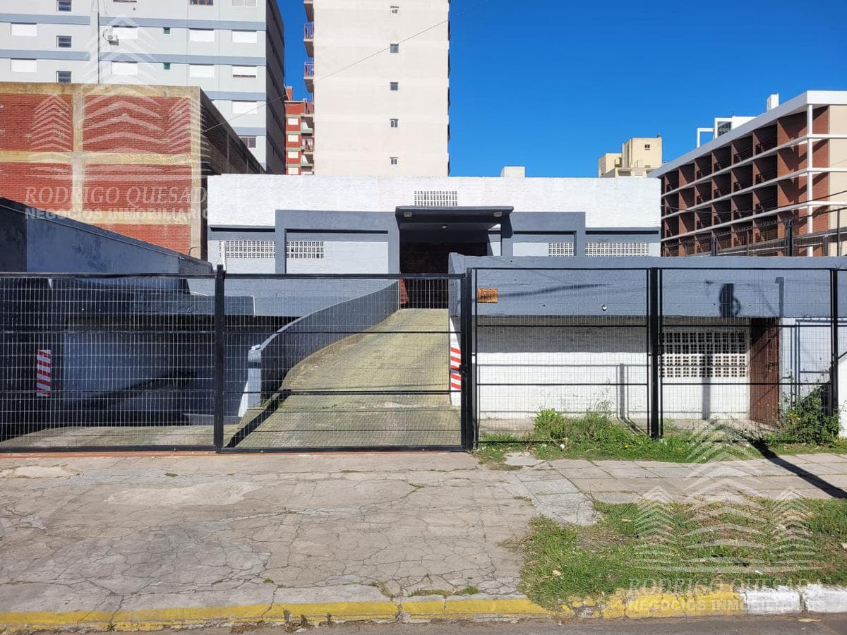 Garage in a great location—San Bernardo!!