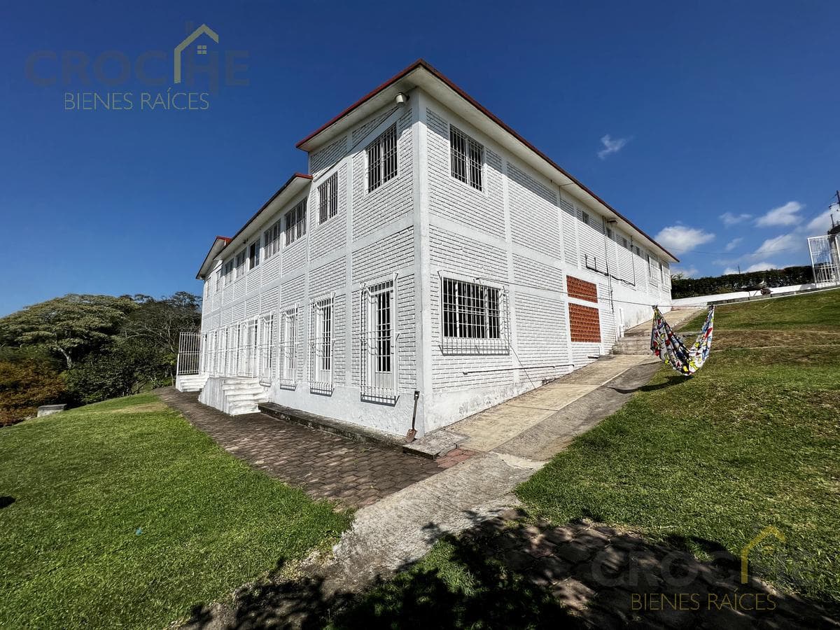 Property for sale in Lencero Emiliano Zapata with 2 country homes