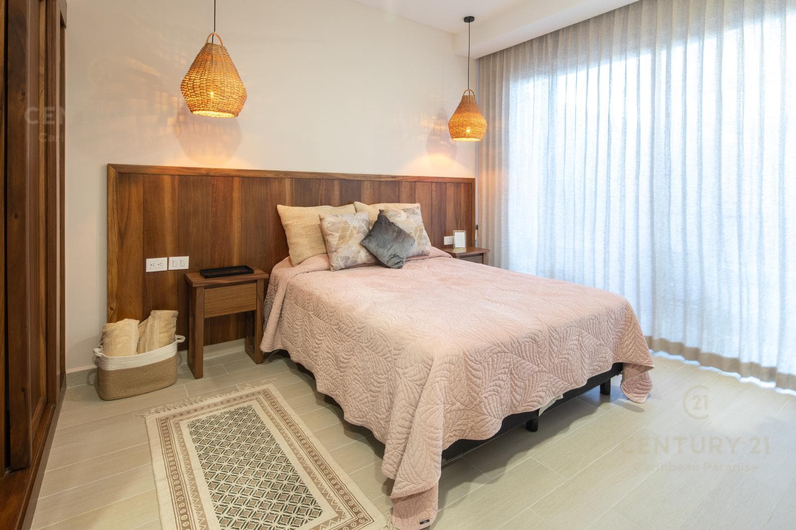 Beautiful and elegant furnished 2-bedroom apartment in Downtown Playa del Carmen P3296