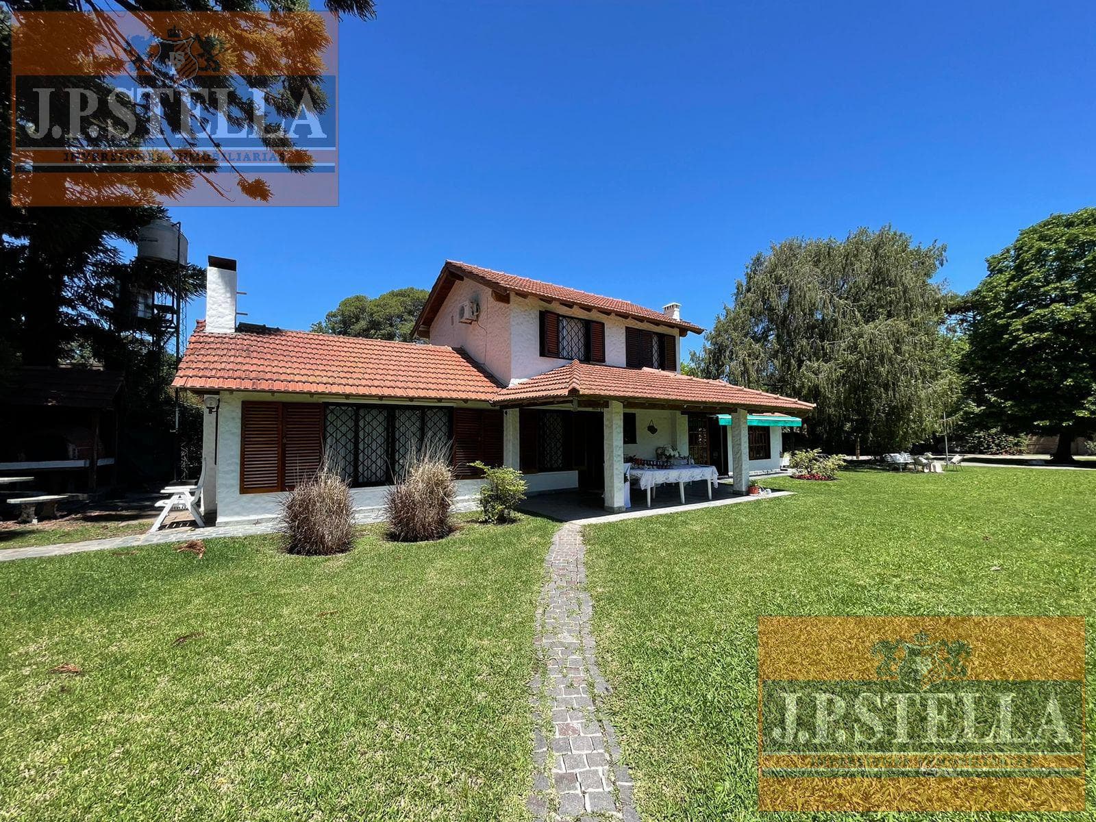 Casa Quinta 179 m² Edificados - 1937 m² Parque - Barrio Parque Leloir