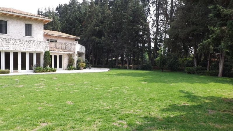 AGRADABLE RESIDENCIA EN OCOYOACAC CON GRAN JARDIN