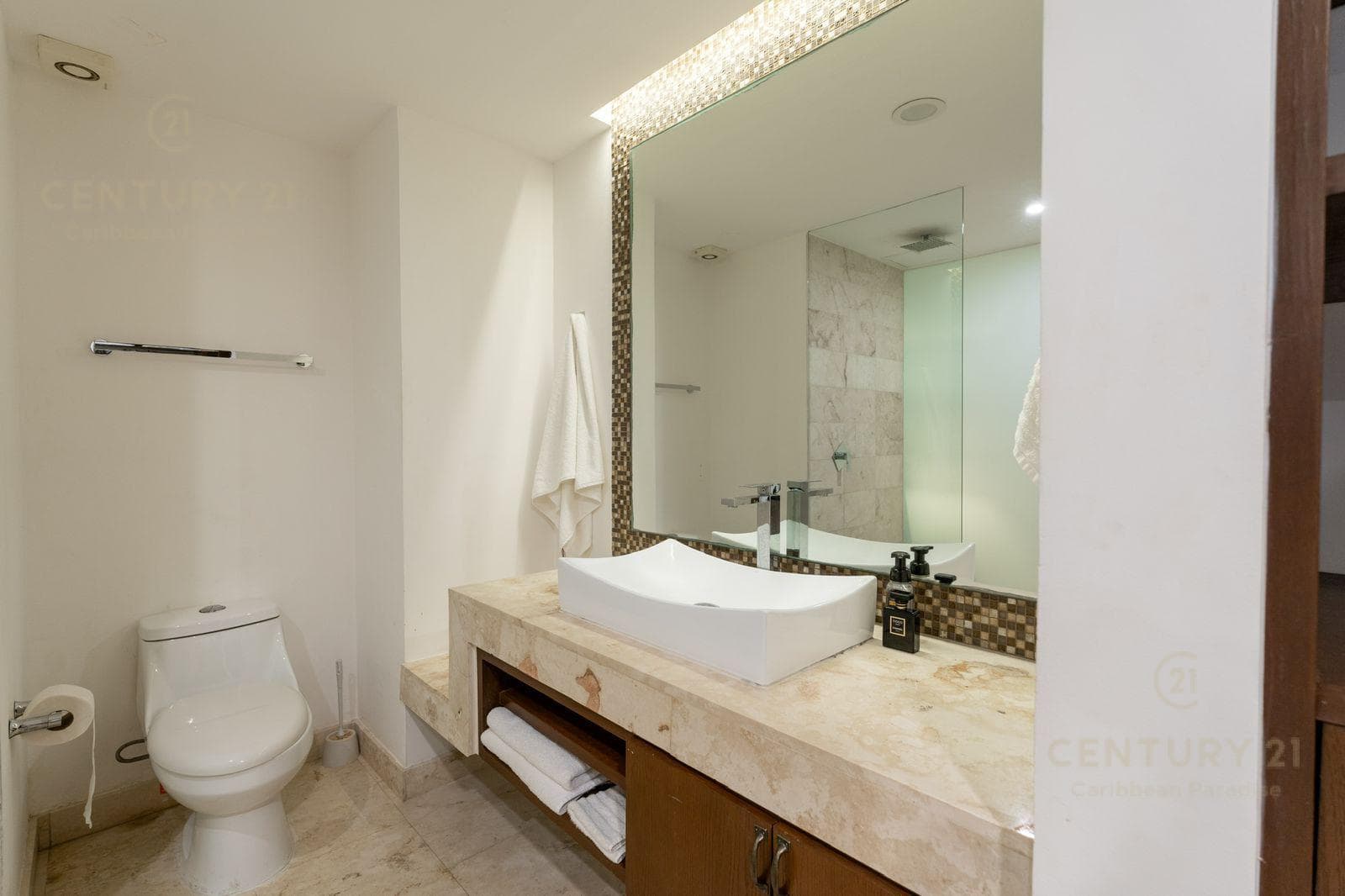 Apartment for Sale in the ANAH Condominium, Playa del Carmen C3820